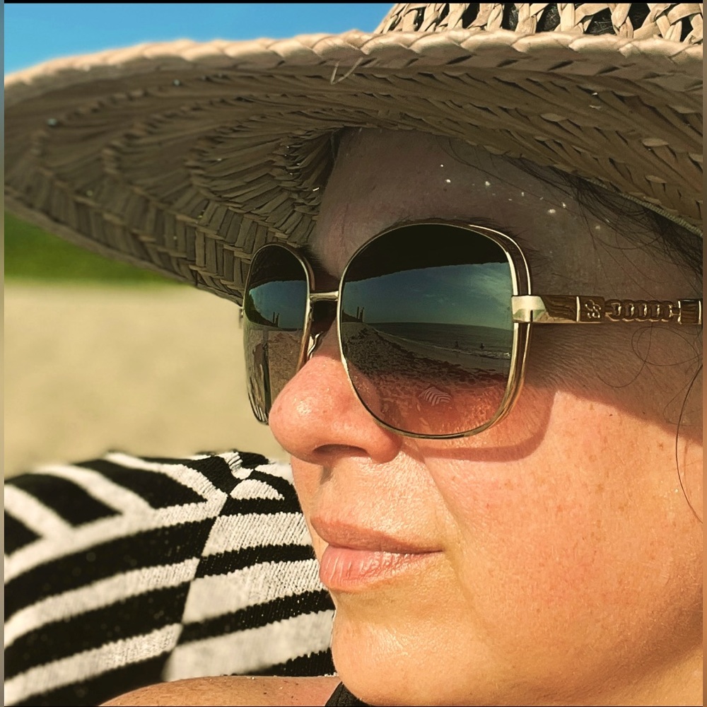 Meet your Posher, Clarissa